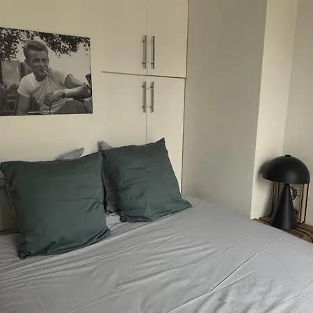 Avec Balcon Apartman *